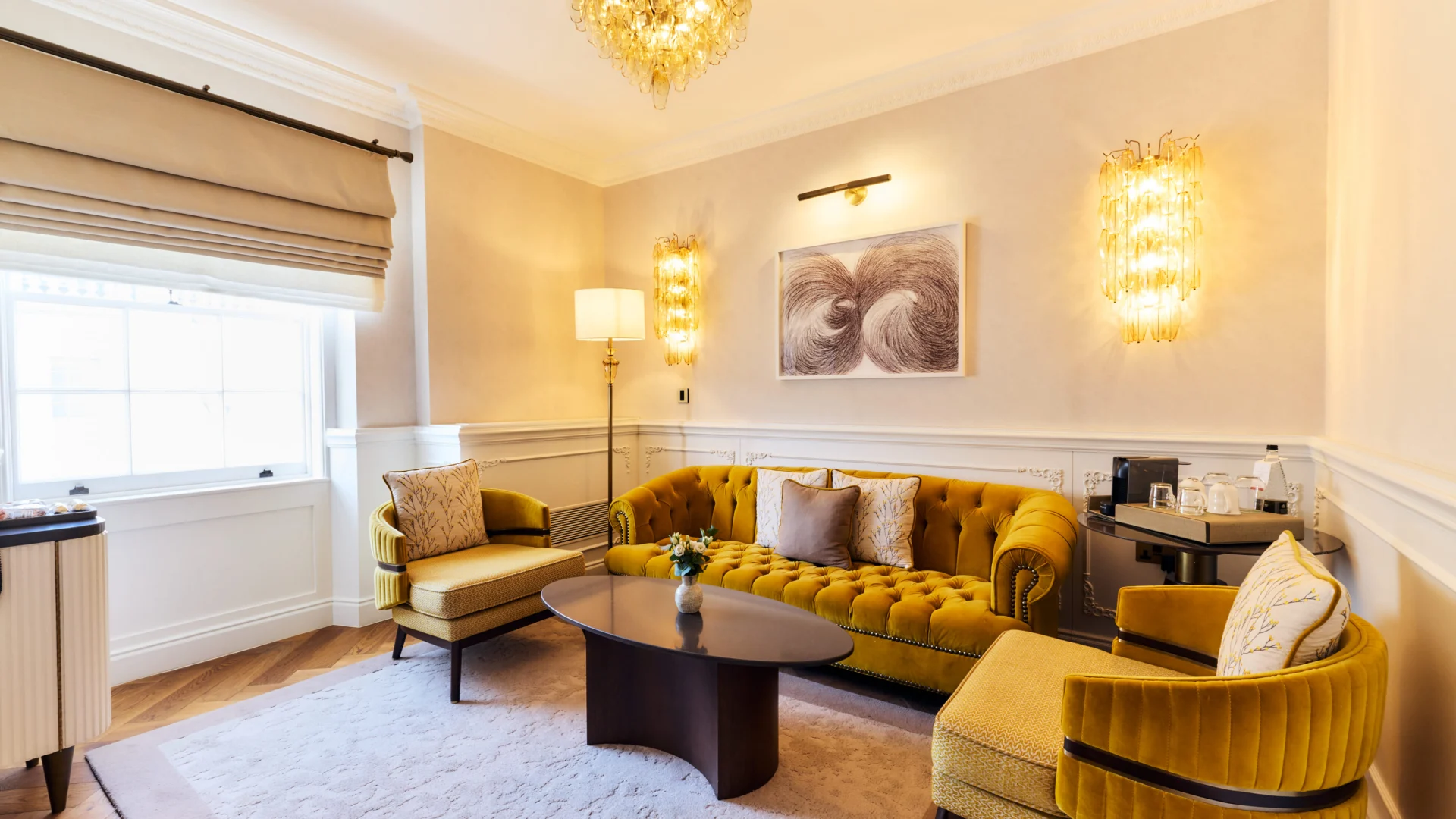 Suitelivingroom 1